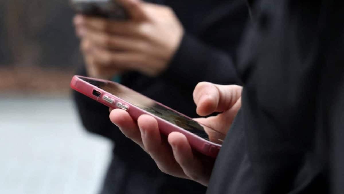 Vietnam proposes banning under-16s from posting on social media