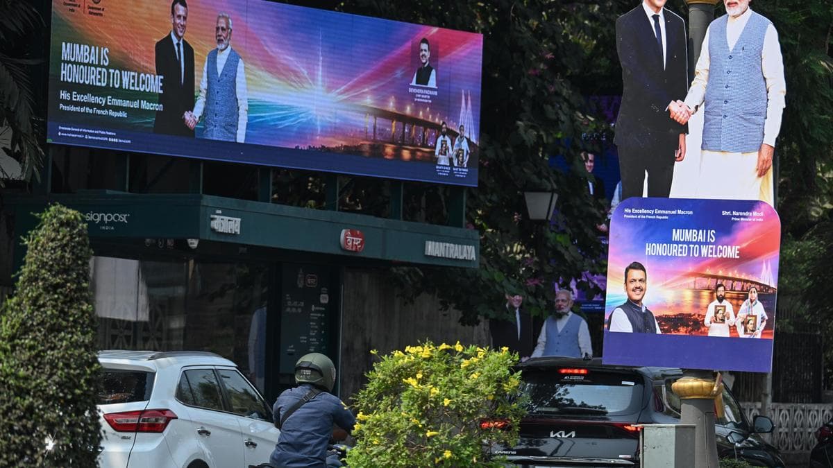 Opposition slams ruling alliance over welcome to Macron