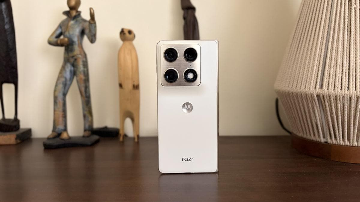 Motorola Razr Fold Review | A genuinely impressive package