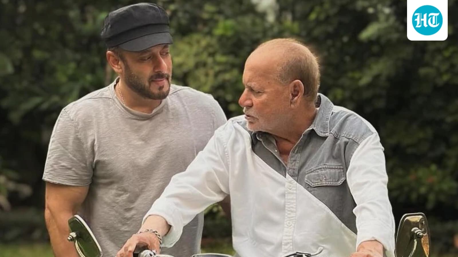 Salman Khan, Arbaaz Khan, Aayush Sharma, Helen along with grandsons Nirvaan-Arhaan visit Salim Khan at the hospital