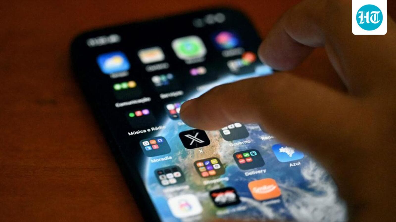 Centre weighs social media curbs for under-16s