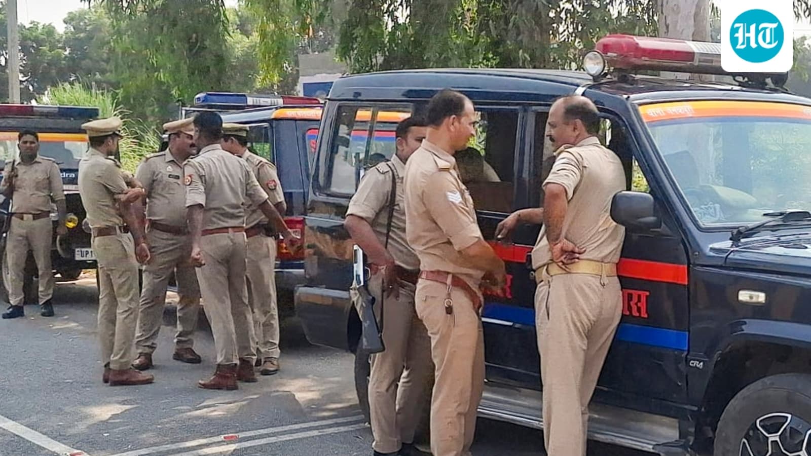 Unable to bear pain, pregnant woman cuts her abdomen with kitchen knife, gives birth in UP